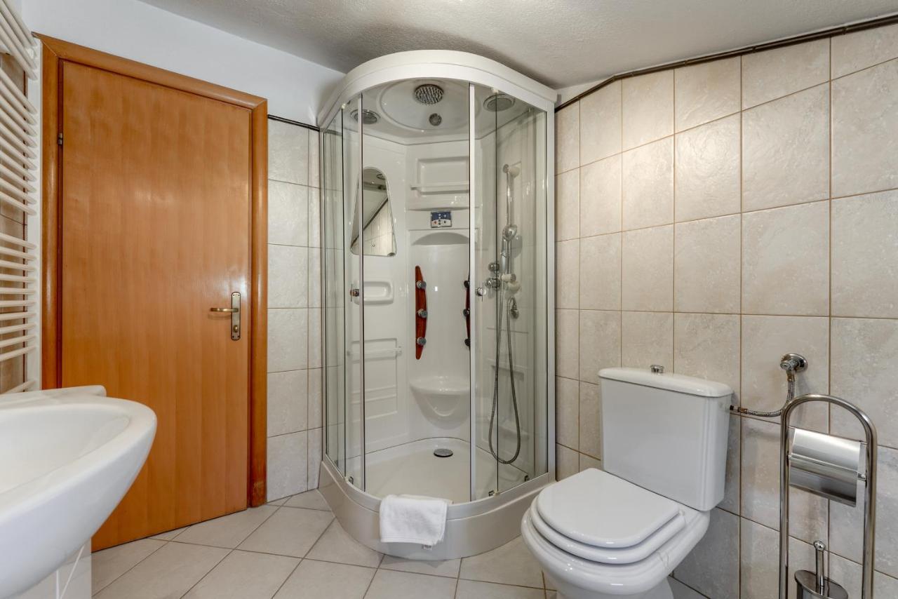 Haus Lilli Mit Pool Apartment Razanac Exterior photo