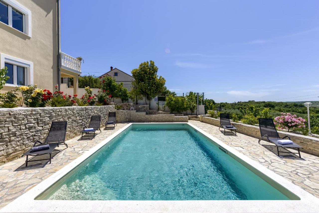 Haus Lilli Mit Pool Apartment Razanac Exterior photo