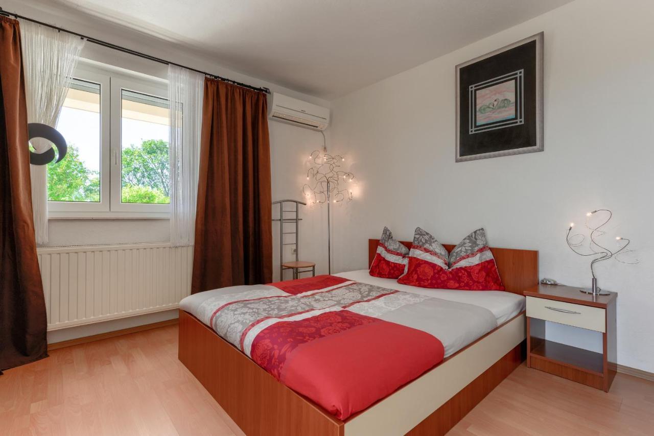 Haus Lilli Mit Pool Apartment Razanac Exterior photo