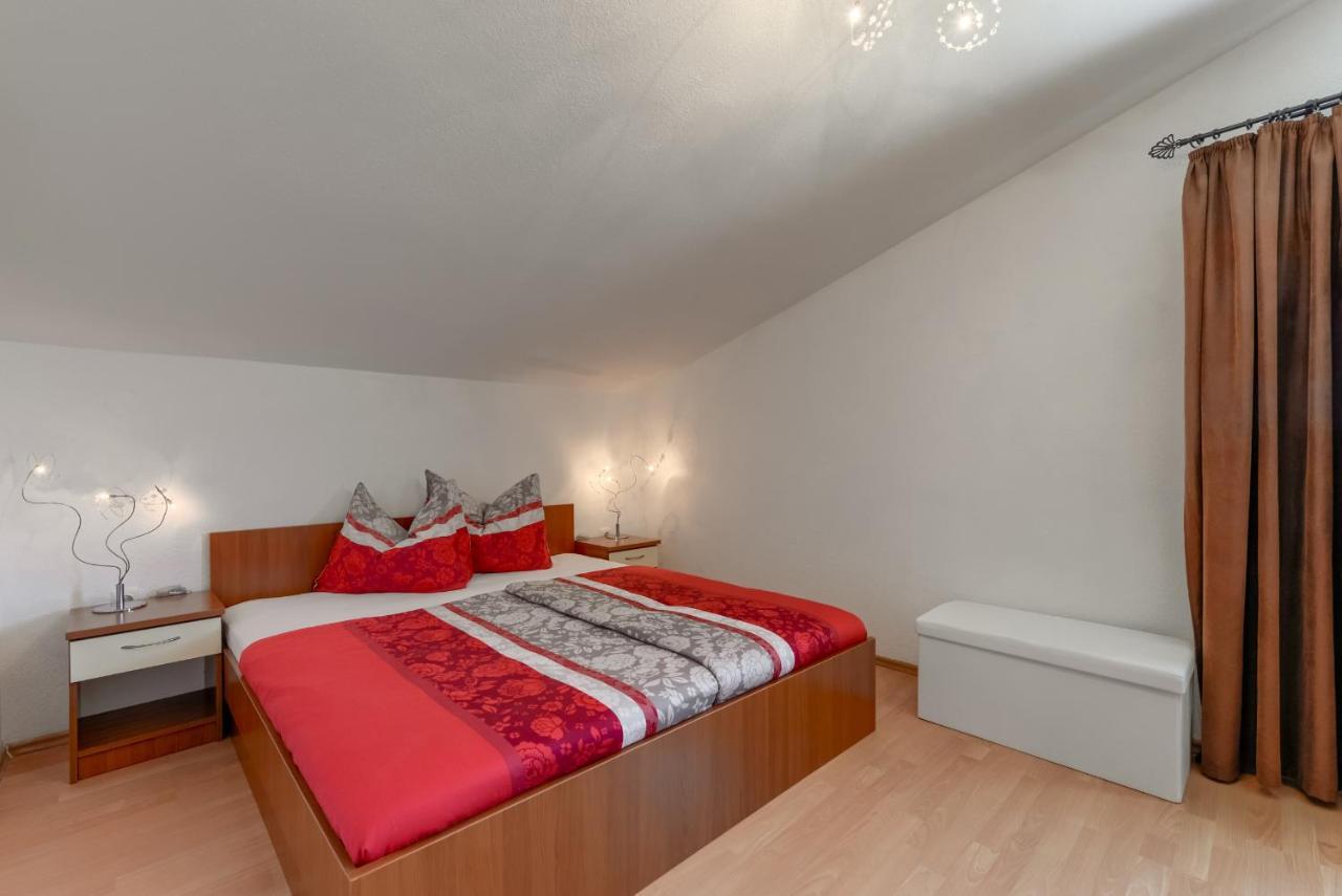 Haus Lilli Mit Pool Apartment Razanac Exterior photo