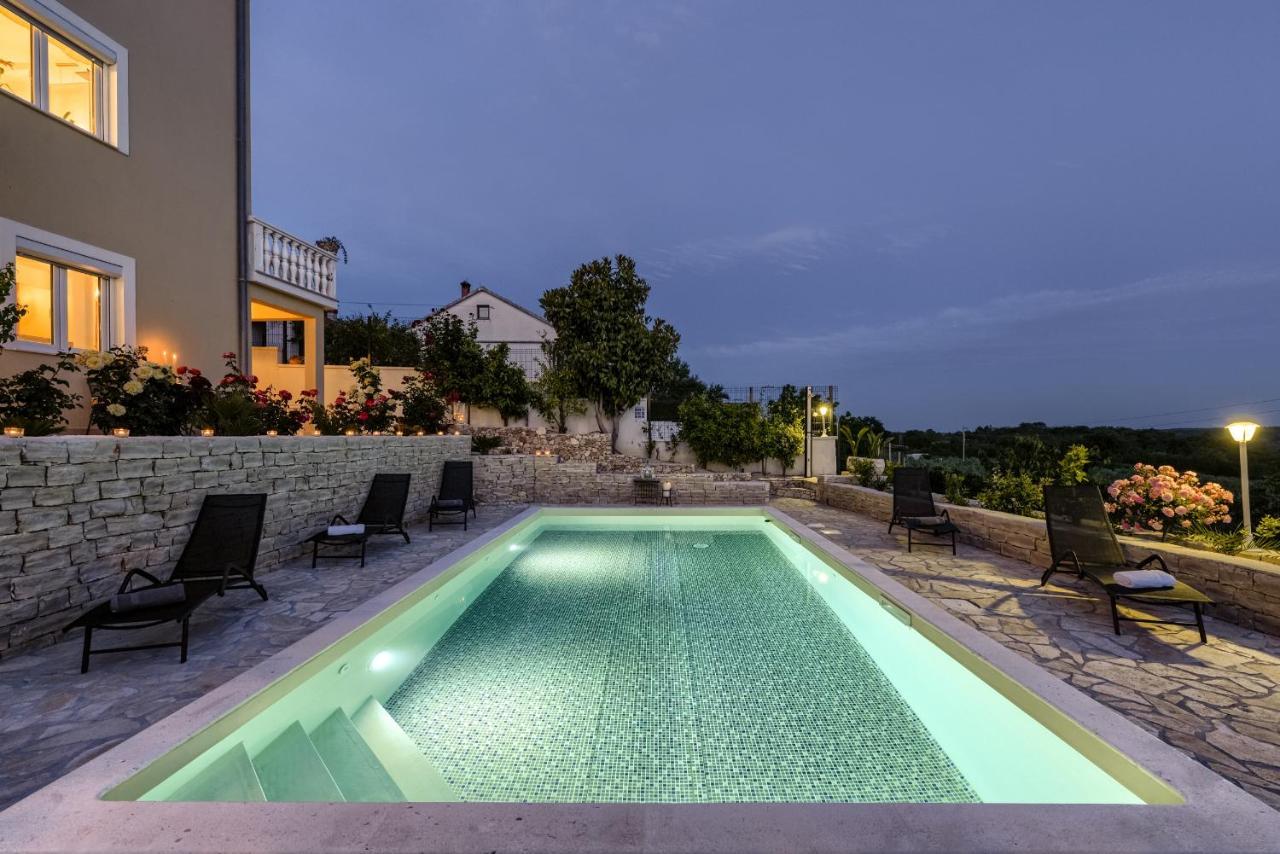 Haus Lilli Mit Pool Apartment Razanac Exterior photo
